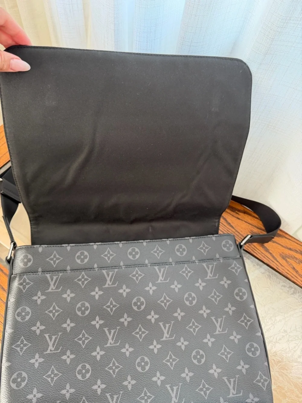 Louis Vuitton District Messenger Bag PM - Picture 2 of 5
